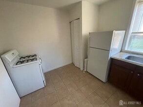 577 Rahway Ave in Woodbridge Township, NJ - Building Photo - Building Photo