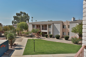 Las Brisas Apartments in Casa Grande, AZ - Building Photo - Building Photo