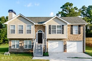 676 Togwatee Pass in Hampton, GA - Building Photo