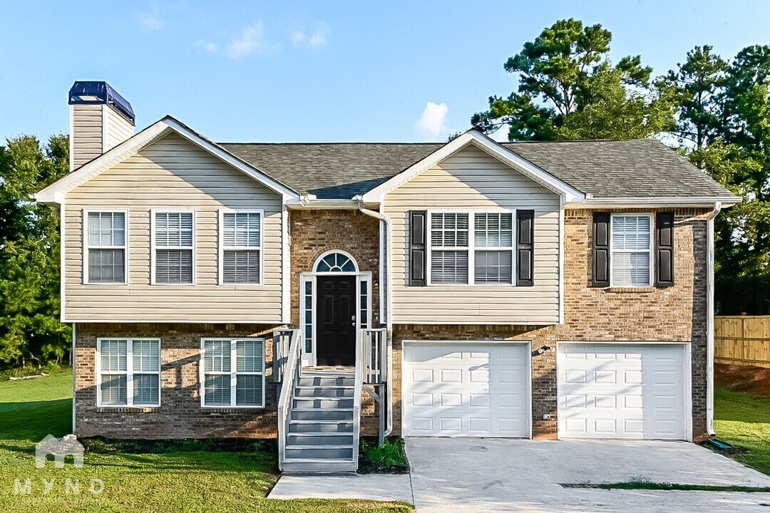 676 Togwatee Pass in Hampton, GA - Building Photo