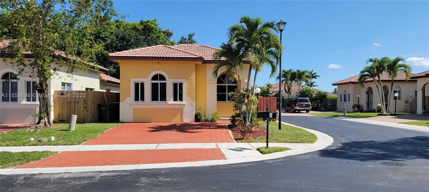 2501 NE 41st Terrace in Homestead, FL - Building Photo