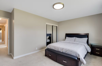 10420 Greenview Dr in Oakland, CA - Building Photo - Building Photo