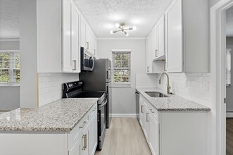 The Courtyard of Oakley in Cincinnati, OH - Foto de edificio - Building Photo