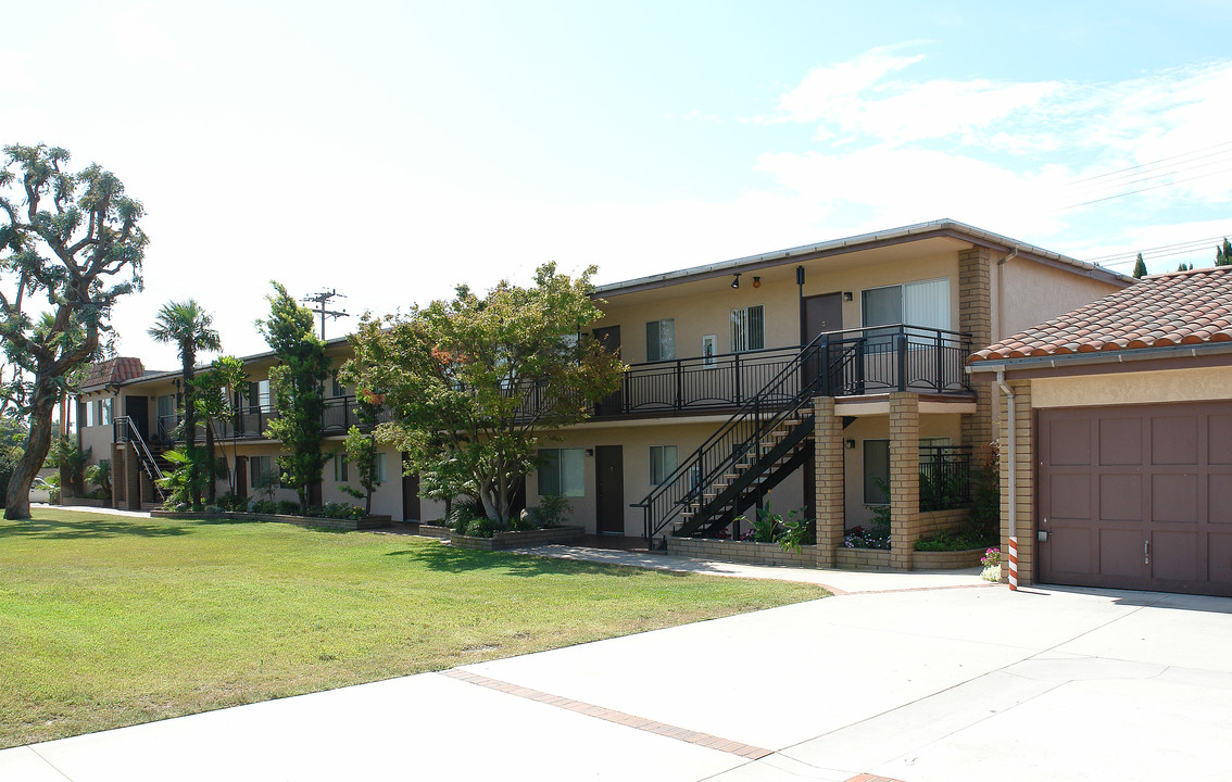 Huntington Westminster Apartments in Westminster, CA - Building Photo