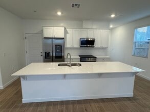 1137 Granite Dr in Madera, CA - Building Photo - Building Photo