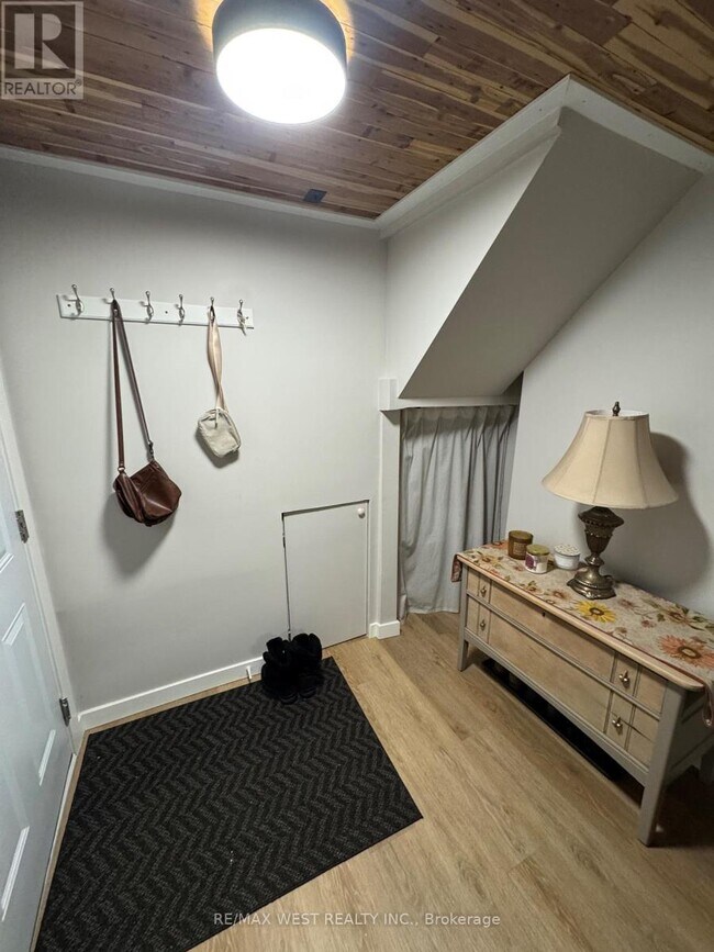 35 Lilywood Rd in Toronto, ON - Building Photo - Building Photo