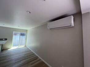 617 W 51st St in Los Angeles, CA - Building Photo - Building Photo