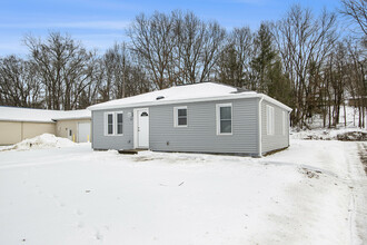 5324 N Riverview Dr in Kalamazoo, MI - Building Photo - Building Photo