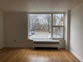 2407 Lake Shore Blvd W in Toronto, ON - Building Photo