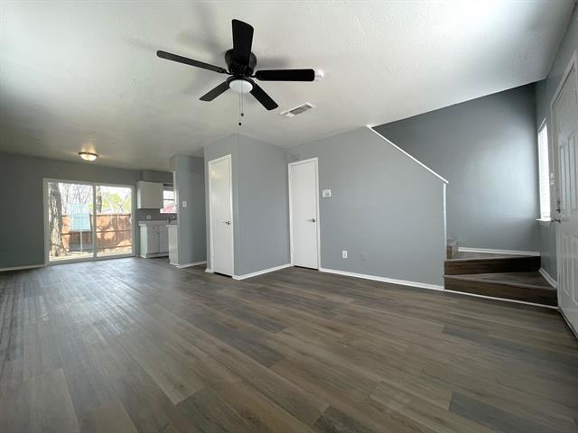 2103 Knoll Crest Dr in Arlington, TX - Building Photo
