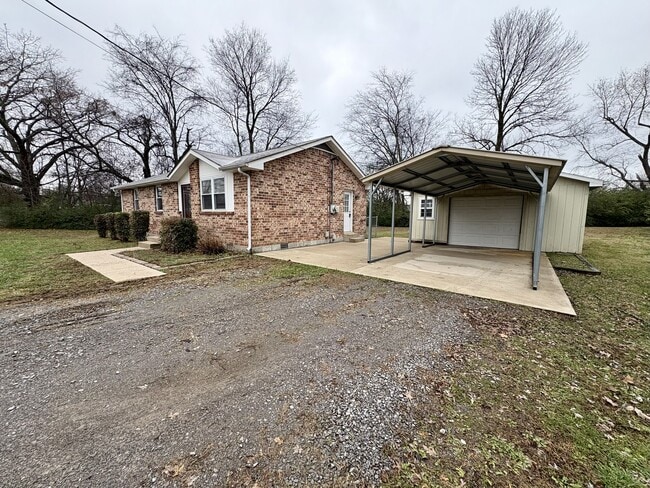 581 Needmore Rd in Clarksville, TN - Building Photo - Building Photo