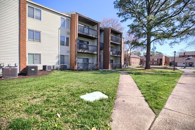 13 Haverford Ct in Hampton, VA - Building Photo - Building Photo