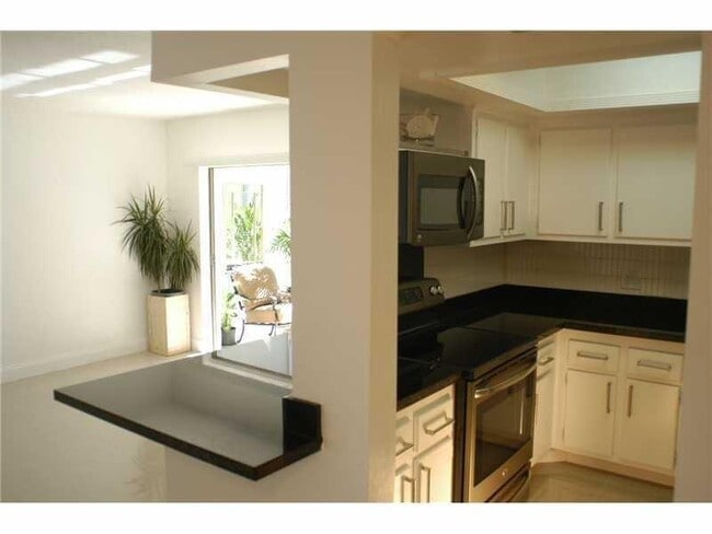 2451 SW 82nd Ave, Unit 106 in Davie, FL - Building Photo - Building Photo