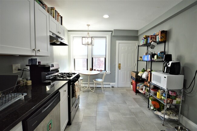 1680 Commonwealth Ave, Unit 3 in Boston, MA - Foto de edificio - Building Photo