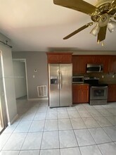 425 NE 172nd St in North Miami Beach, FL - Building Photo - Building Photo