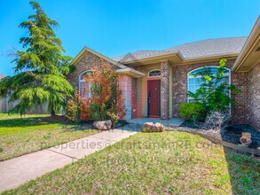 2117 SE 9th St in Moore, OK - Building Photo - Building Photo