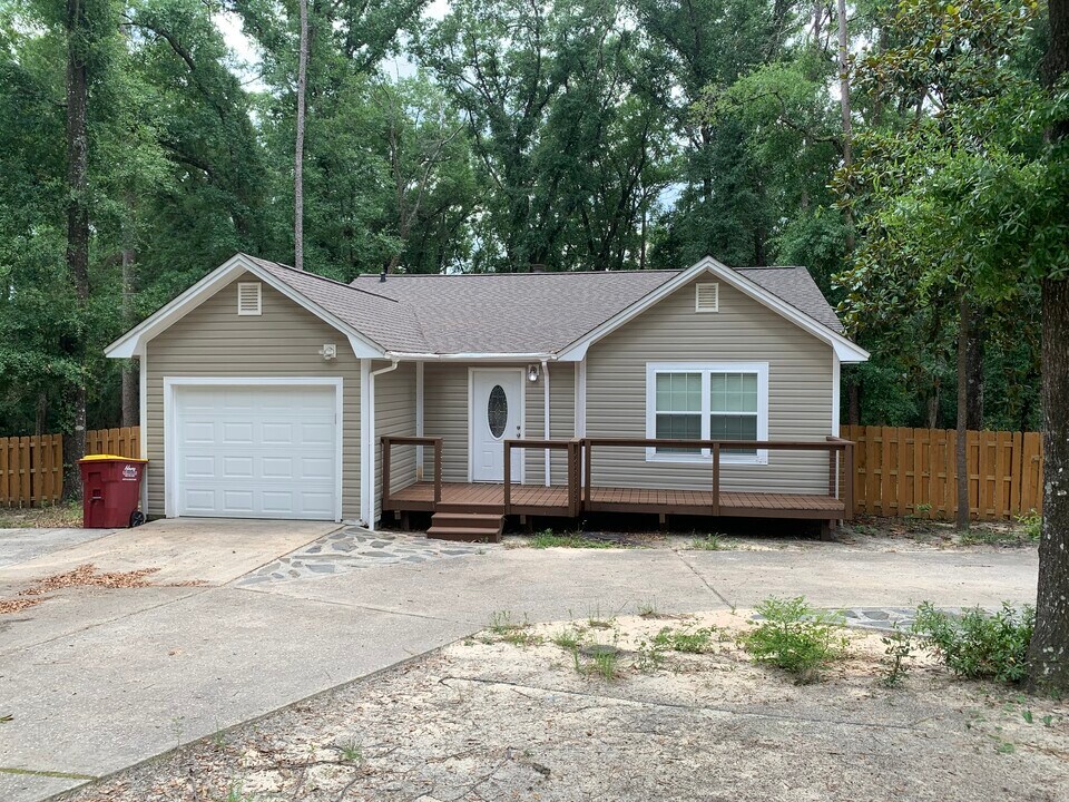 255 Oakview Pl in Crestview, FL - Building Photo