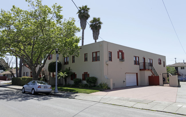 St. Mary's Apartments in San Leandro, CA - Building Photo - Building Photo