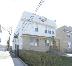 950 Grove St in Elizabeth, NJ - Building Photo - Building Photo