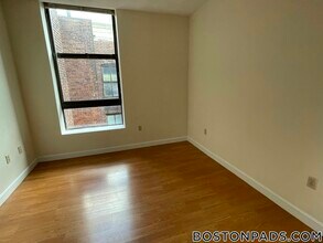 81 Essex St, Unit 81 in Boston, MA - Foto de edificio - Building Photo