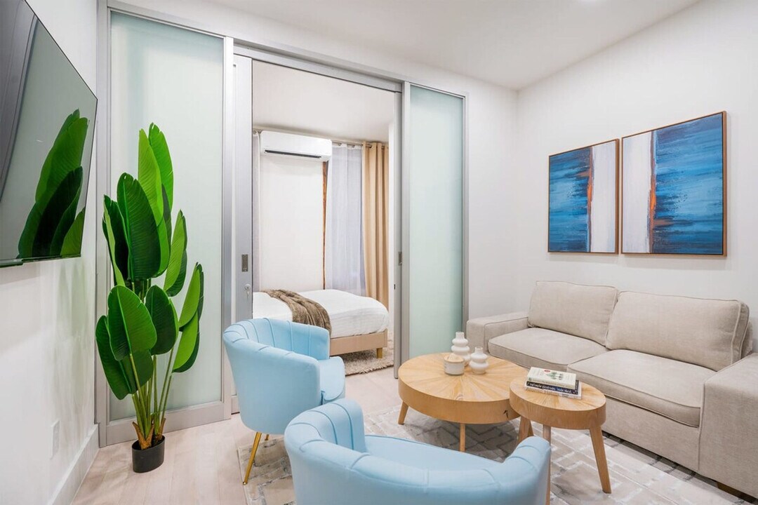 317 E 78th St in New York, NY - Building Photo