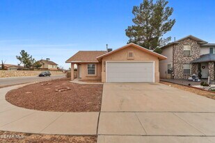 12130 Rd House Dr in El Paso, TX - Building Photo