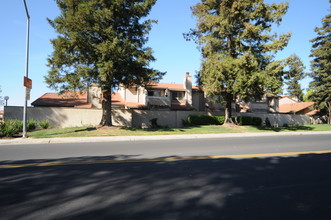 Vintage Grove Townhouses in Modesto, CA - Building Photo - Building Photo