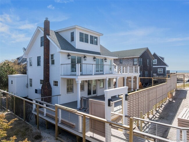 105 Clipper Way in Ocean Beach, NY - Building Photo - Building Photo