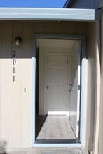 2011 NE 10th Ave in Hillsboro, OR - Foto de edificio - Building Photo