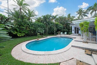 216 Jamaica Ln in Palm Beach, FL - Building Photo - Building Photo