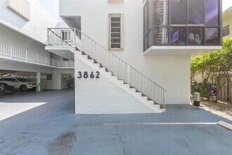 3862 NE 171 St in North Miami Beach, FL - Building Photo - Building Photo