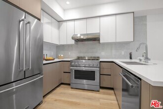 8326 Blackburn Ave in Los Angeles, CA - Building Photo - Building Photo