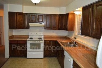 8831 Cordell Cir in Anchorage, AK - Building Photo - Building Photo