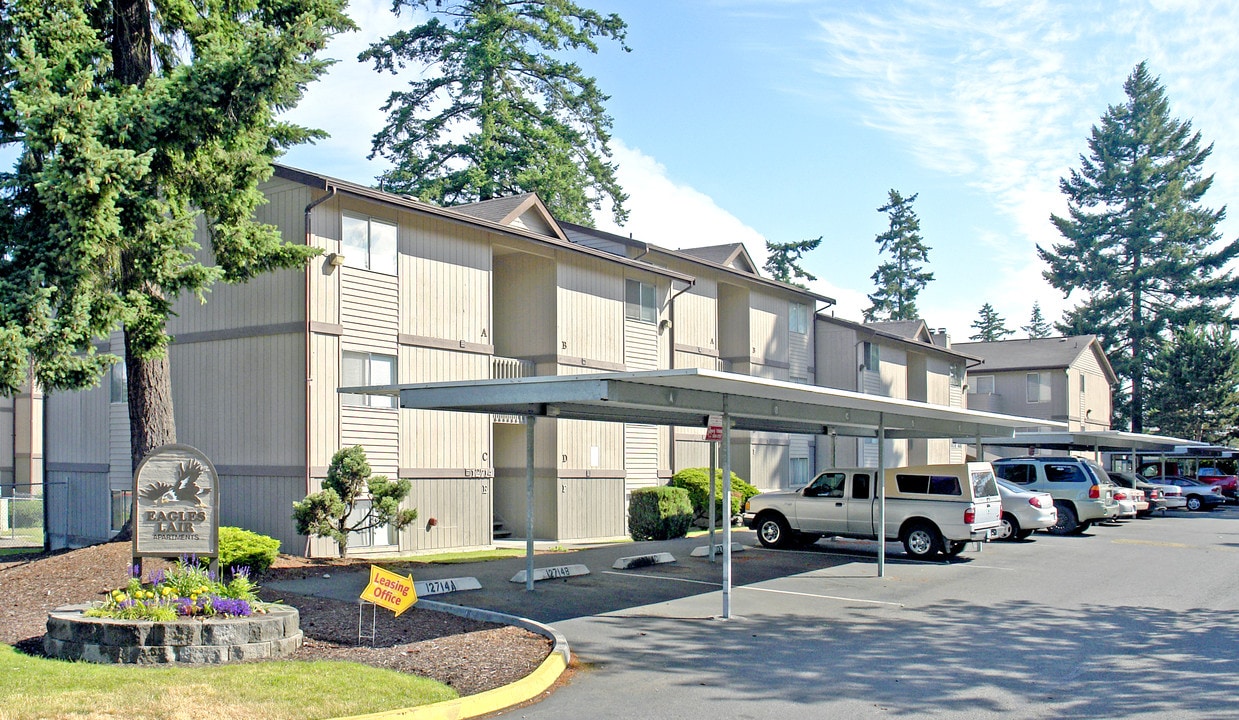 Eagles Lair Apartments in Lakewood, WA - Foto de edificio