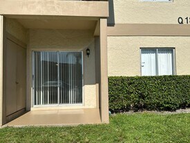 1846 Abbey Rd, Unit Q-108 in West Palm Beach, FL - Building Photo