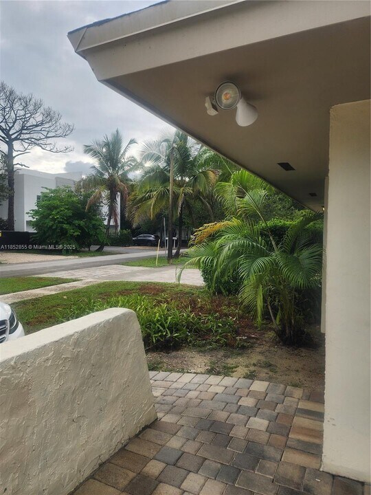 5780 SW 61st St in Miami, FL - Building Photo