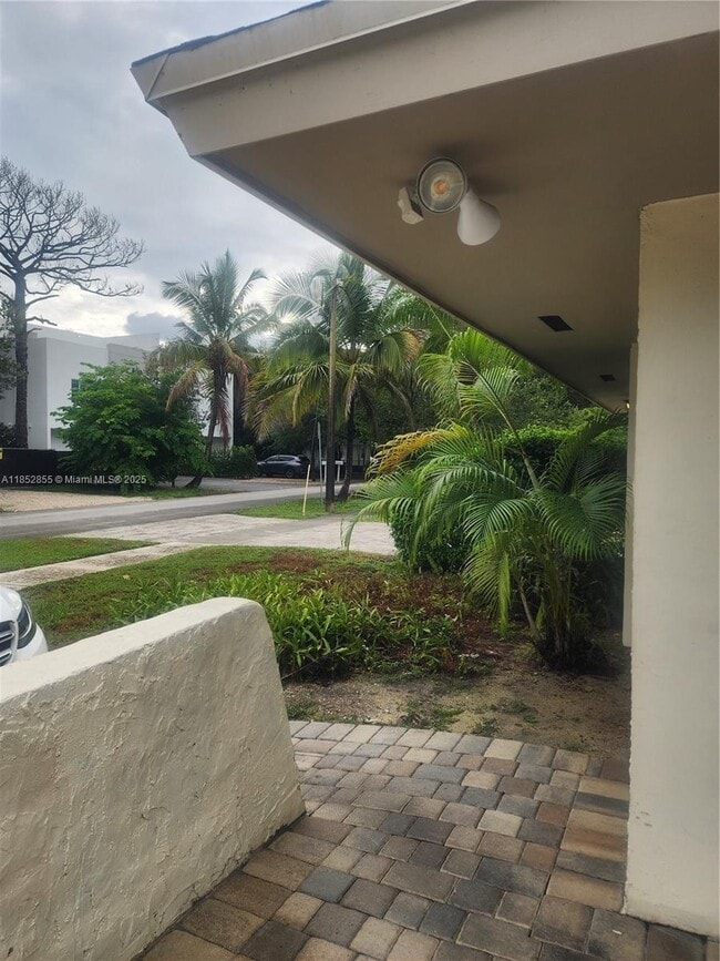 5780 SW 61st St in Miami, FL - Building Photo - Building Photo