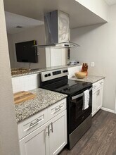 Maple Arms Apartments in Austin, TX - Building Photo - Building Photo