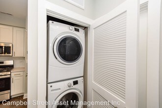 1915 W Irving Park Rd-Unit -Unit 304 in Chicago, IL - Foto de edificio - Building Photo