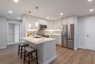 One Chestnut Place in Quincy, MA - Building Photo - Interior Photo