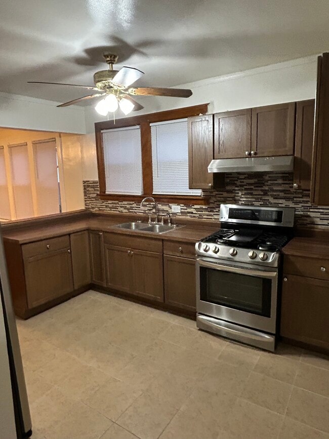 8128 S Marshfield Ave, Unit Second floor