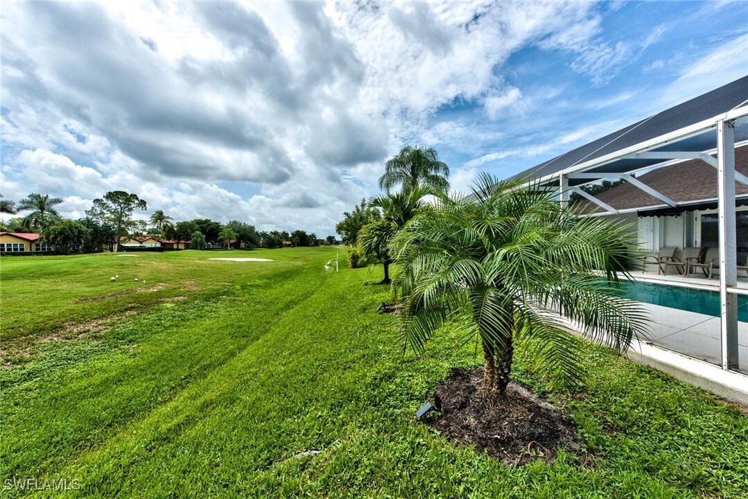1614 Forest Lakes Blvd in Naples, FL - Building Photo