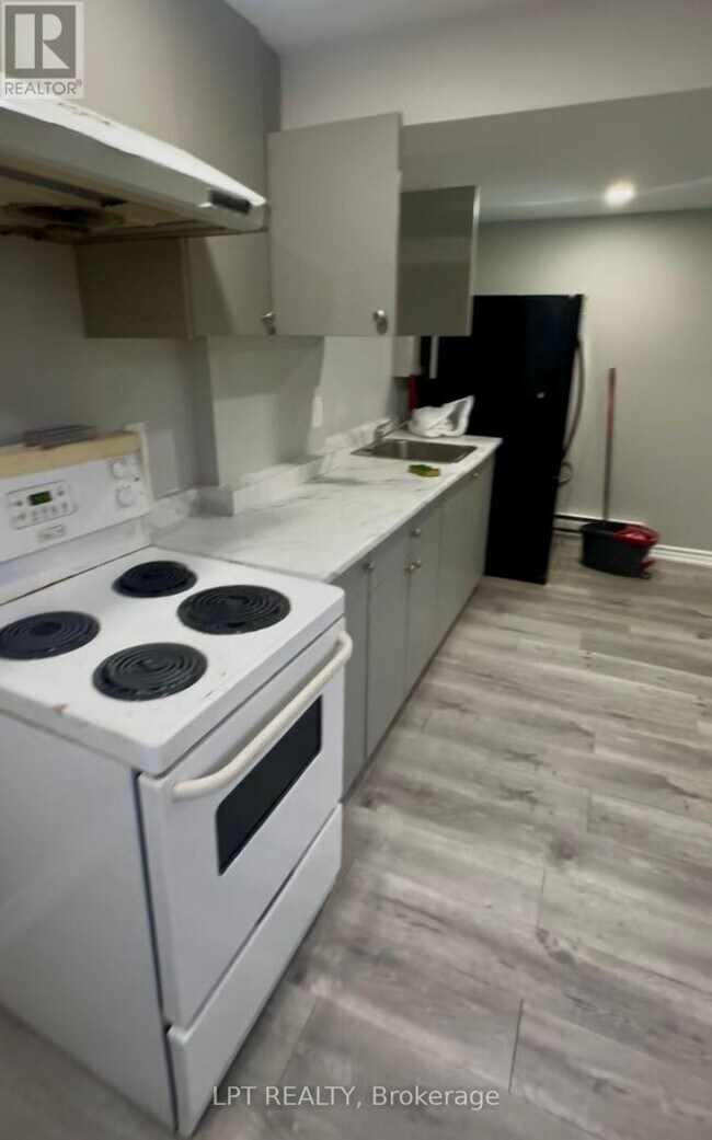 40 Gladstone Square in Brampton, ON - Building Photo - Building Photo