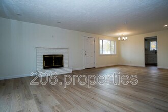 332 W Idaho Ave in Meridian, ID - Building Photo - Building Photo