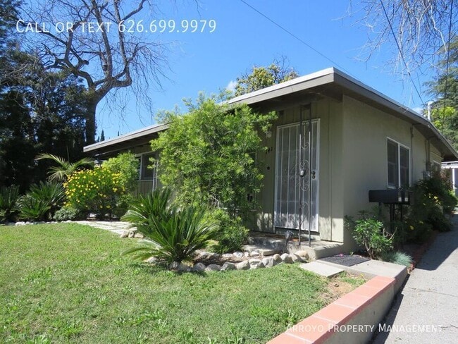 741 E Poppyfields Dr in Altadena, CA - Building Photo - Building Photo