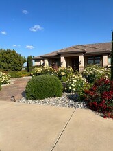 9839 Trailhead Ct in Wilton, CA - Building Photo - Building Photo