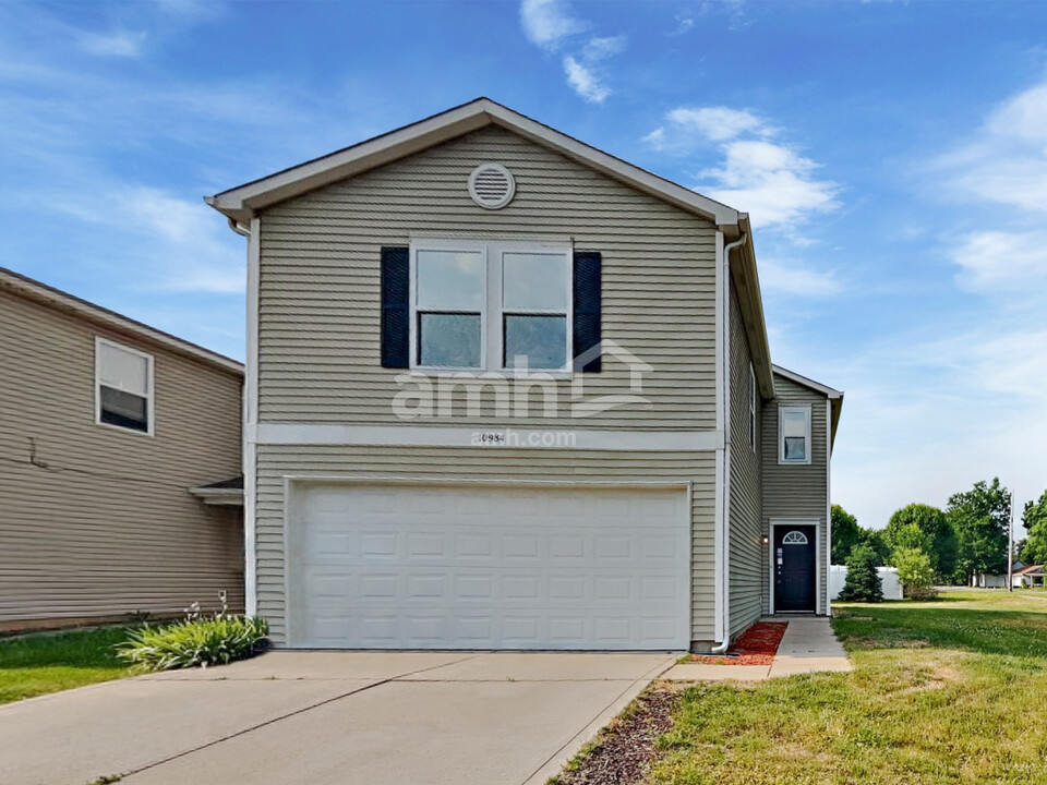 10984 Sweetsen Rd in Camby, IN - Foto de edificio