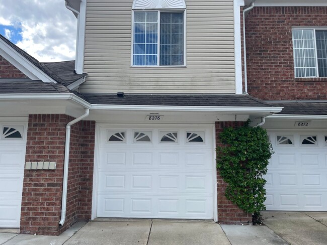 8276 N Annsbury Cir in Shelby Township, MI - Building Photo - Building Photo