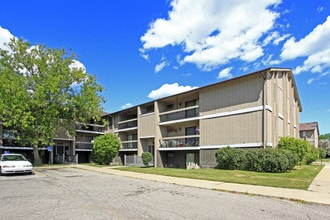 Clinton Manor Apartments in Harrison Township, MI - Building Photo - Building Photo