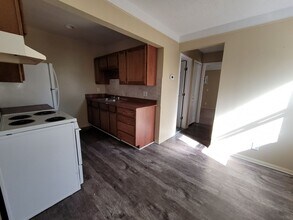 16470 E 9 Mile Rd in Eastpointe, MI - Building Photo - Building Photo